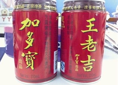 换装后的“加多宝凉茶”仍保留“王老吉”字样。图为新包装罐体全貌。