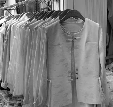 每天卖出上千件，热门款需要排单 四季青服装批发市场“春意盎然”